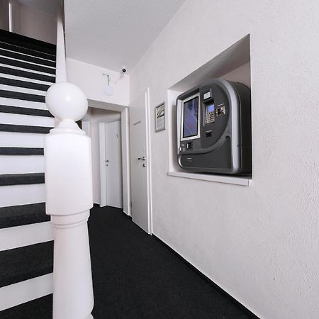 24/7 Selfcheckin Schmiedestrasse Hotel Leer Exterior photo